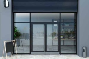 Drehtüranlage mit Oberlicht und Seitenteilen